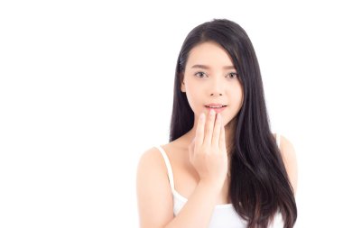 Asyalı kadın sürprizi portresi, güzel bir kız. Heyecanlı ve şaşırmış. Beyaz arka planda izole edilmiş..