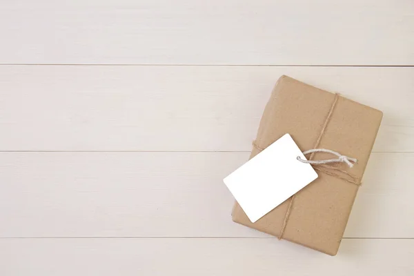 Caja Regalo Etiqueta Sobre Fondo Madera Con Romántico Regalos Para — Foto de Stock