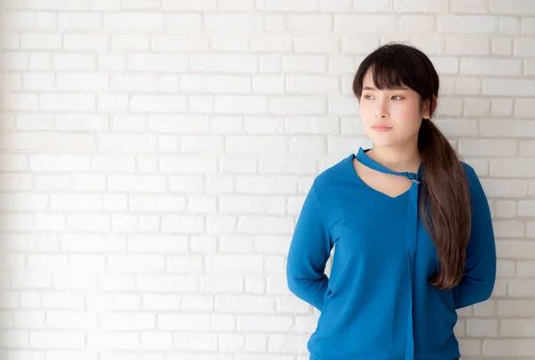 Retrato Bonito Jovem Mulher Asiática Desfrutar Felicidade Cinza Cimento Textura — Fotografia de Stock