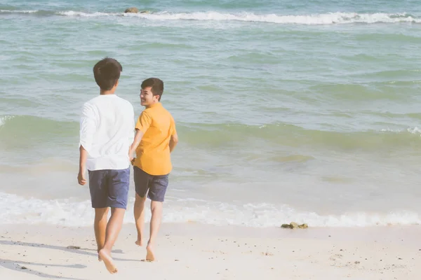 Homosexual Portrait Young Asian Couple Running Cheerful Together Beach Summer — ストック写真