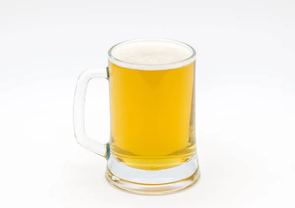 Beyaz arka planda bira olan Cool Bardak