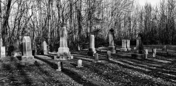 Νεκροταφείο σε μαύρο και άσπρο. — Φωτογραφία Αρχείου
