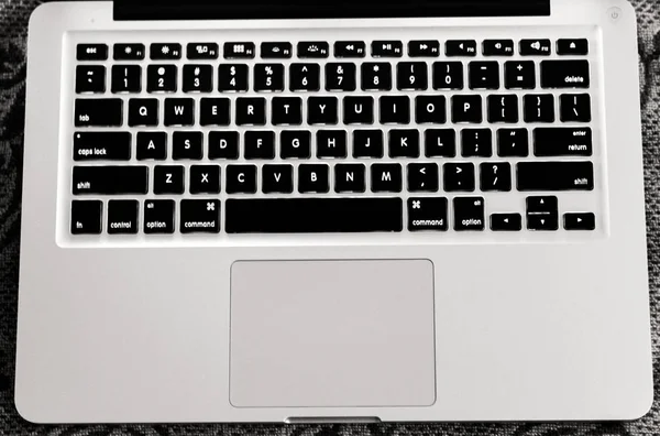 Teclado del libro de Mac Vista superior con Touch pad . — Foto de Stock