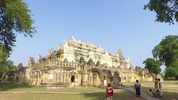Maha Aung Mye Bonzan (bana Nu Ok Kyaung) Manastırı, Myanmar — Stok video