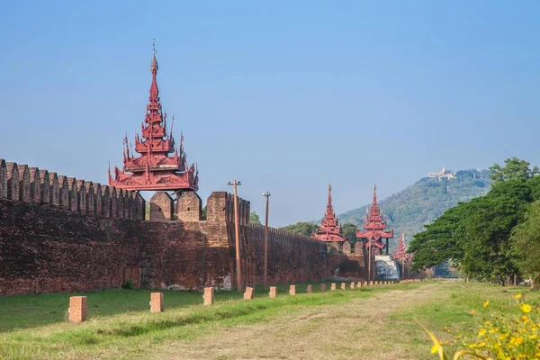 Muralla de fortaleza del Palacio Real de Mandalay — Foto de Stock