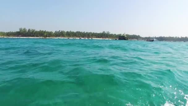 ベンガル湾、ミャンマーでボートの旅 — ストック動画