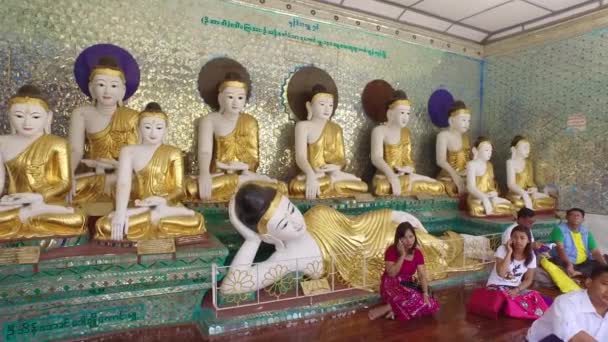 Shwedagon pagode Boeddha's, Yangon — Stockvideo