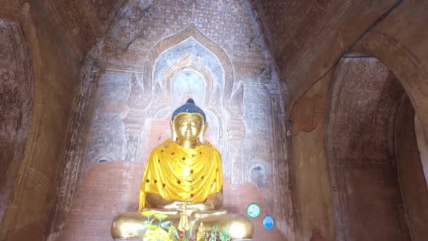 Budas Estatua en el templo — Vídeo de stock