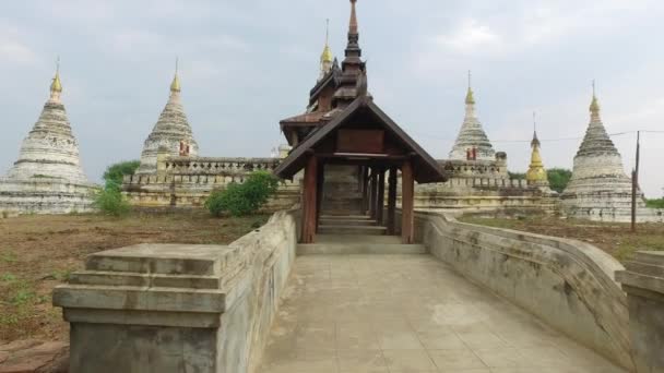 Grupa Stupa Minochantha wejście w mieście Bagan — Wideo stockowe