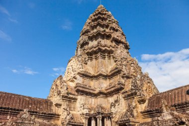 Angkor Wat antik Khmer tapınak Kamboçya'da karmaşık. Tmple orta kule kutsal dağ mount Meru sembolize ediyor..