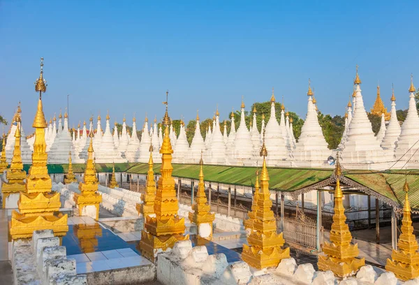 Pagode Sandamuni Mandalay Myanmar Pagode Centrale Entourée Sanctuaires Blancs 1774 — Photo