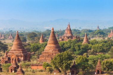 Myanmar. Eski Bagan tapınaklar arkeolojik bölgede muhteşem manzara için üstten görüntüleyin.