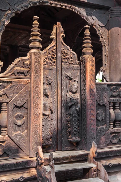 Ворота Монастыря Багая Кьяунг Вырезанные Деревянном Тике Древнем Городе Инва — стоковое фото