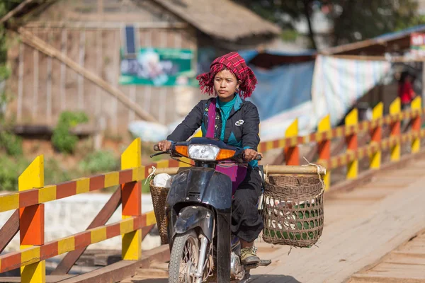 Inle Lake Myanmar December 2015 Woman Tribe Riding Motoroler Loaded — Stock Photo, Image