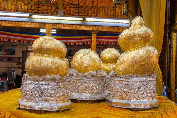 Buda Heykelleri Altın Yaprak Aralık 2015 Phaung Daw Pagoda Inle — Stok fotoğraf