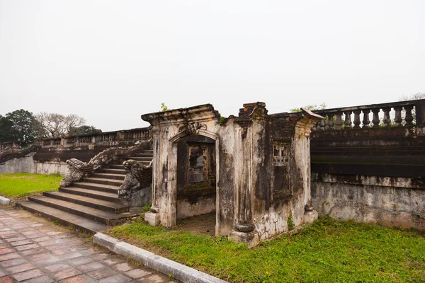 Hue Wietnam Stare Ruiny Lewo Budynków Miasta Royal Garden Wewnątrz — Zdjęcie stockowe