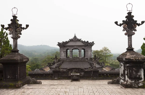 Hue, Vietnam. Peyzaj ve stel House üst kısmında Royal Khai Dinh mezar kompleksi için üst platformdan görüntüleyin. 