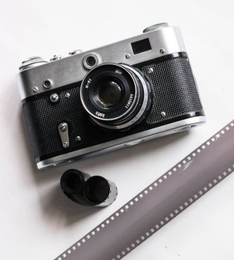 Siyah beyaz filmli retro film kamerası