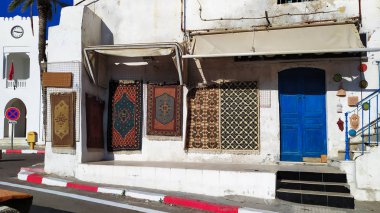 Medine Tunus 'ta sokakta halı satışı