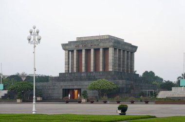 Hanoi, Vietnam 12 Ekim 2019. Ho Chi Minh mozolesi. Vietnam 'da ünlü bir tarihi yer..
