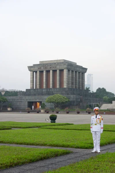 Hanoi Vietnam Oct 2019 Chi Minh Mausoleum Guard White Uniform — Stock Photo, Image