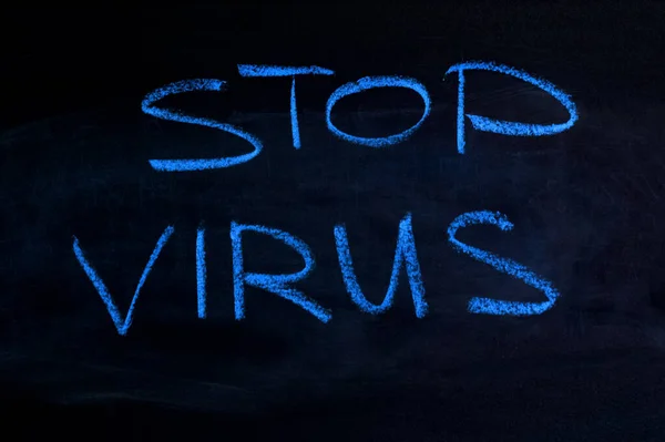Inscripción Stop Virus Una Pizarra Negra Tiza Azul — Foto de Stock