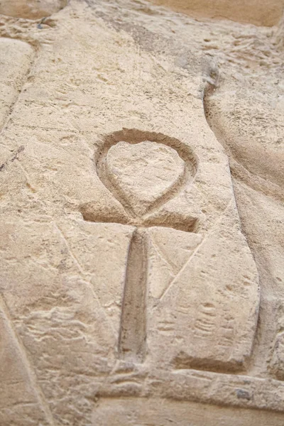 古老的埃及符号Ankh 生命的钥匙 埃及十字 卢克索 卡尔纳克神殿石碑上的雕刻 — 图库照片