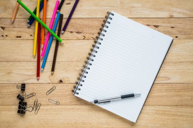 Boş açık defter yat ve uzay kopyalayın.