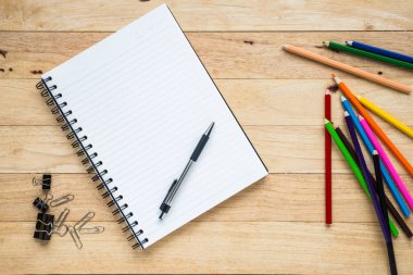 Boş açık defter yat ve uzay kopyalayın.