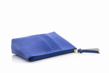 Mavi deri kozmetik çantası.