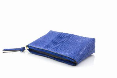 Mavi deri kozmetik çantası.