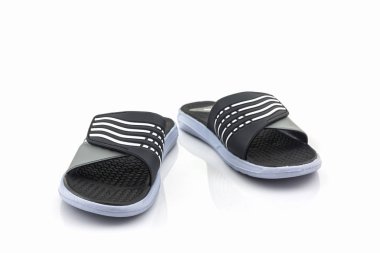 Sandalet Ayakkabı. Siyah renk flip flop.