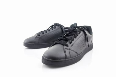 Siyah spor ayakkabı. Tuval Ayakkabı.