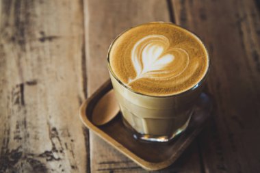 cappuccino veya sütlü kahve.