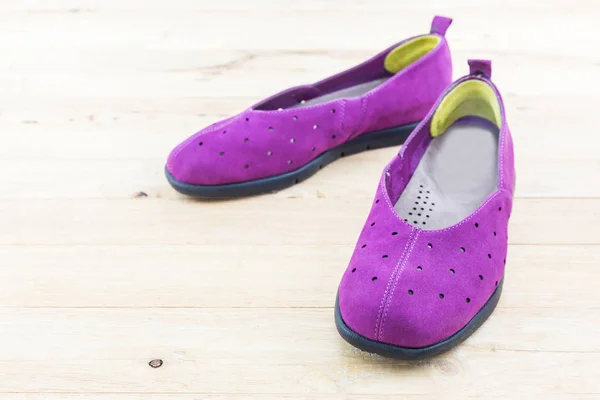 Zapatillas púrpuras. Zapato de lona . —  Fotos de Stock