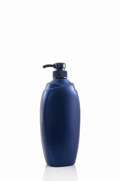 Темно-синя пляшка на білому тлі . — стокове фото