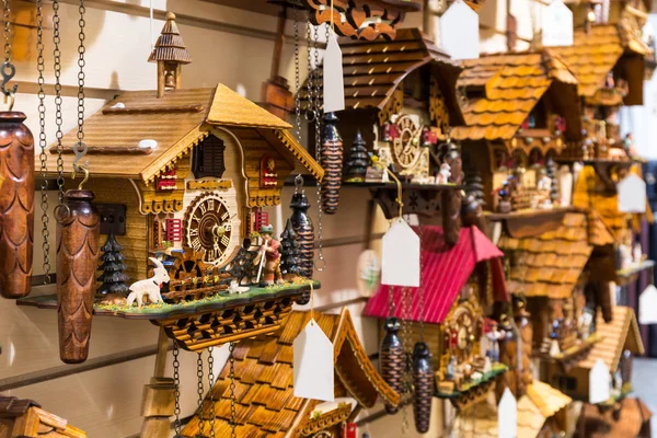 Vintage Cuckoo Clock at Lake Titisee Neustadt. — Stock Photo, Image