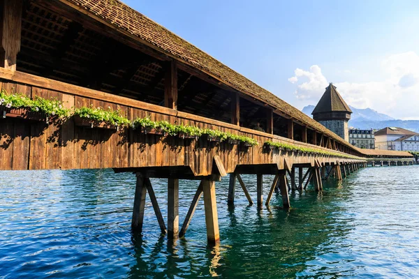 Şapel bridge Luzern (Lucerne Reuss Nehri üzerinde göster). — Stok fotoğraf