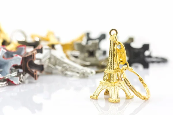 Souvenir key chain of mini eiffel tower (Tour Eiffel). — Stock Photo, Image