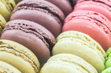 Fransızca macaroons veya macaron.