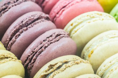 Fransızca macaroons veya macaron.