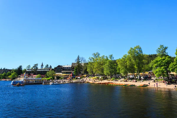 Jezioro Titisee Neustadt w czarnym lesie. — Zdjęcie stockowe