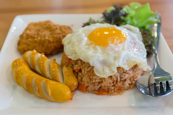 Amerikan tarzı kahvaltı seti.