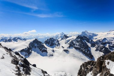 Titlis kar dağ dağ aralığından bir yarış olduğunu
