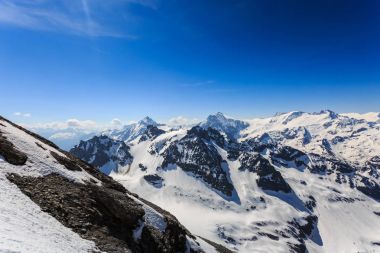 Titlis kar dağ dağ aralığından bir yarış olduğunu
