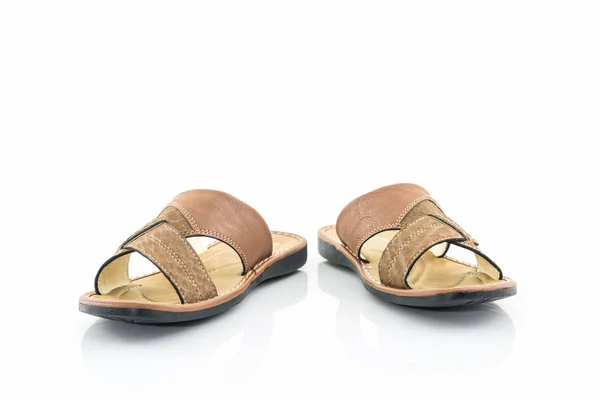 Män brun läder sandaler eller flip flop skor. — Stockfoto