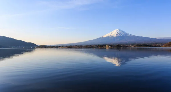 Mount fuji at Lake kawaguchiko. — Stock Photo, Image