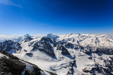 Titlis kar dağ dağ aralığından bir yarış olduğunu