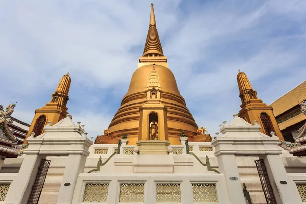 Golden Pagoda Wat Bowonniwet Vihara Tapınak. — Stok fotoğraf