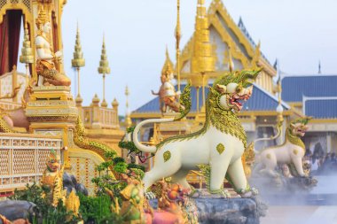 Majestelerine geç Ki Kraliyet krematoryum adlı koruyucu heykeller